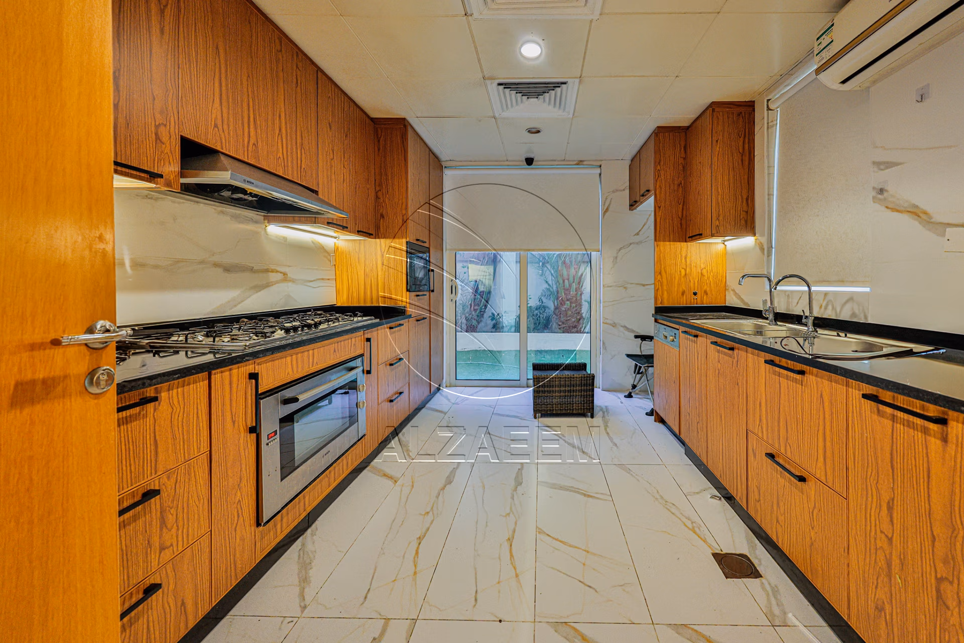 √ Private Pool | Type A | Tenanted | CORNER √