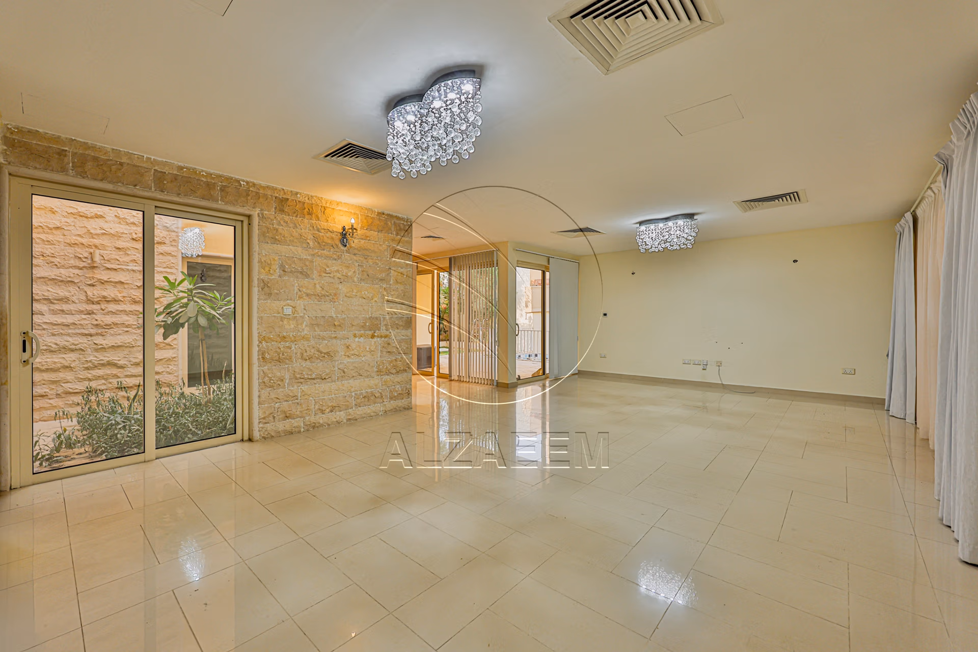 √ Private Pool | Type A | Tenanted | CORNER √