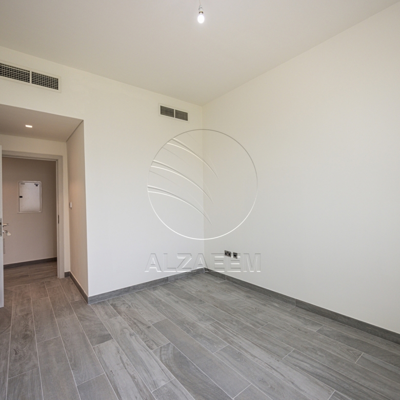 Exclusive+Hot! Single Row TH Near Community Center