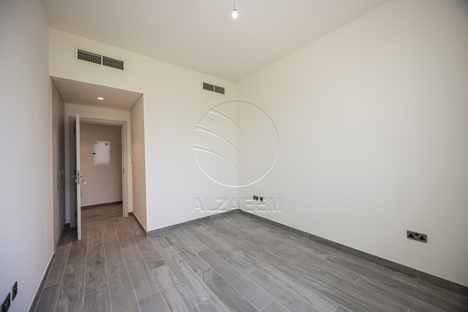 Exclusive+Hot! Single Row TH Near Community Center