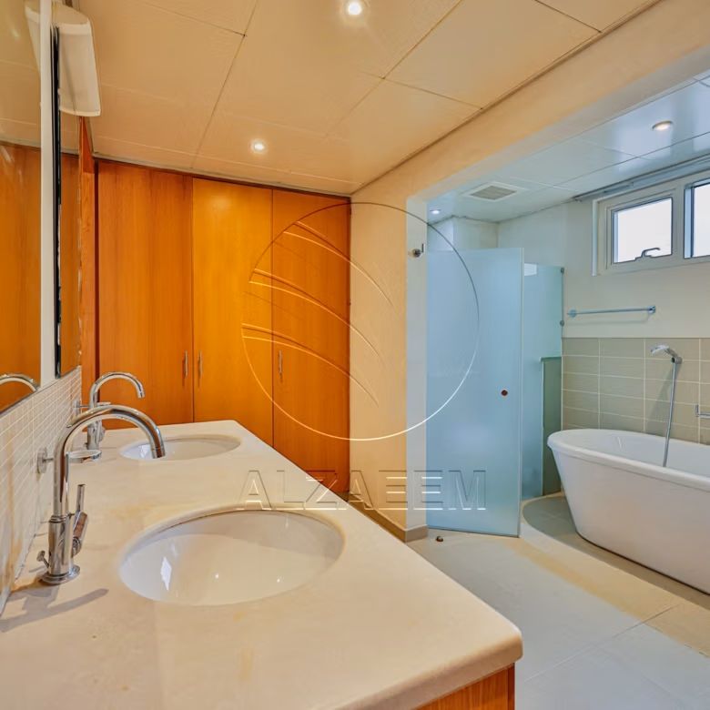 √ Private Pool | Type A | Tenanted | CORNER √