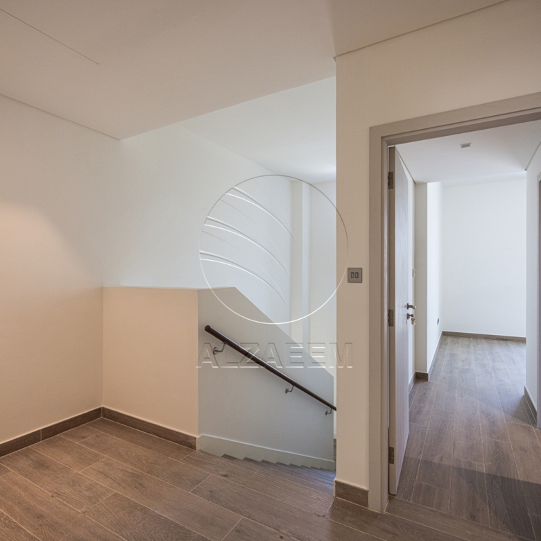 VACANT 3BR TH | Prime Location | FURNISHED!