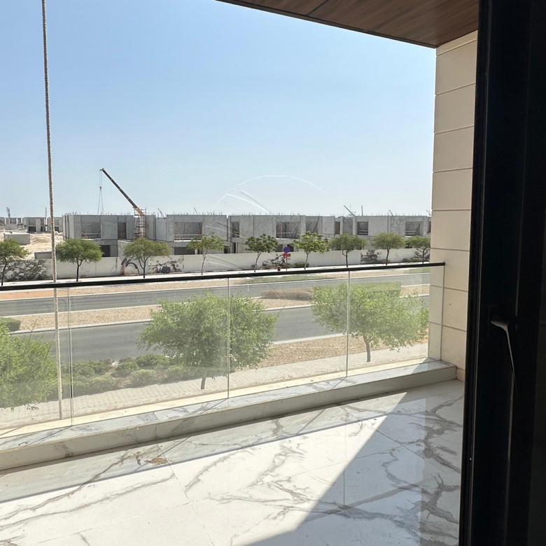 √ Single Row | Biggest Plot | 5BR+Lift+Pool √