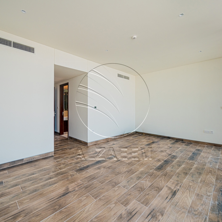 VACANT Exclusive V-5 SELECT | Partial Sea View