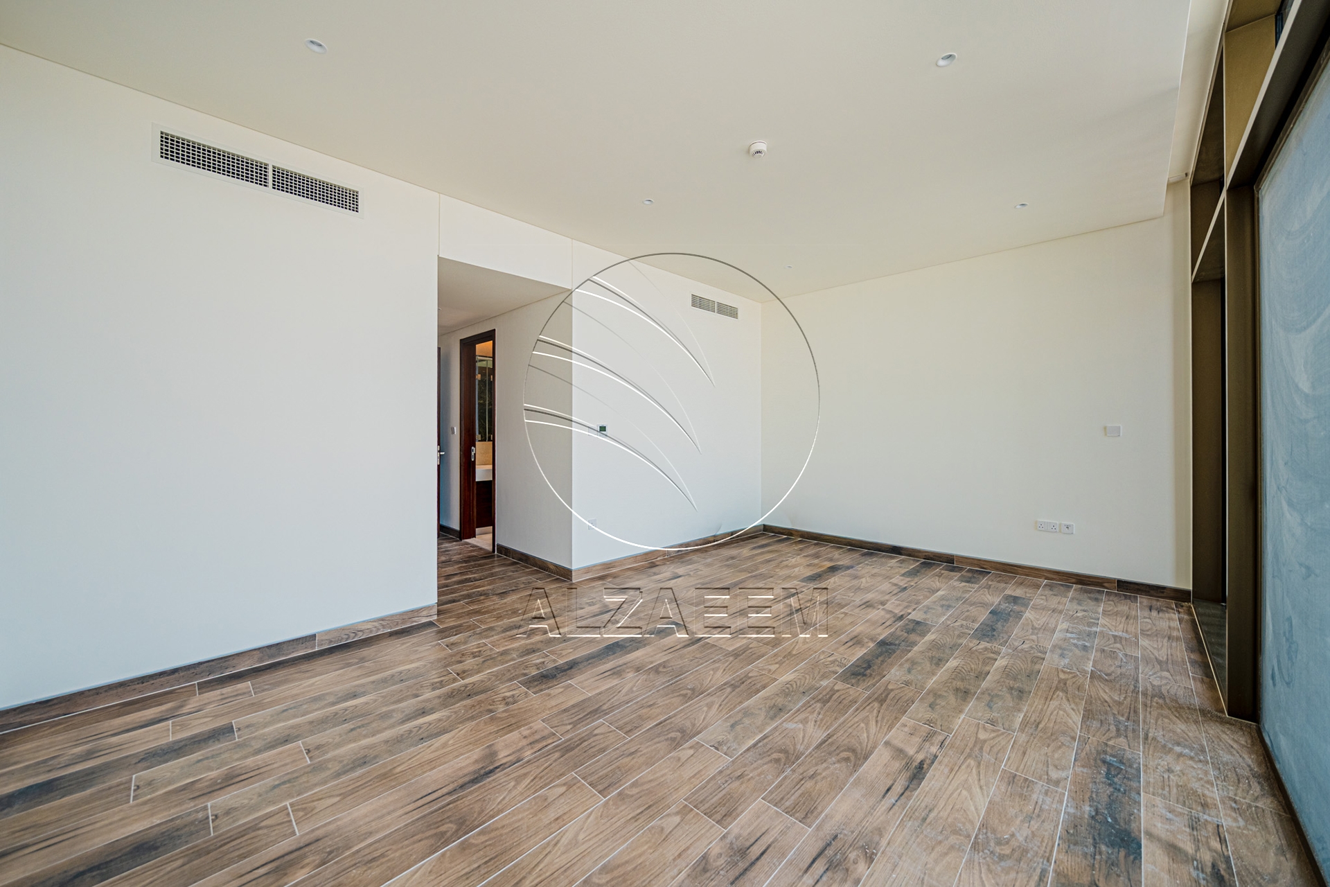 VACANT Exclusive V-5 SELECT | Partial Sea View