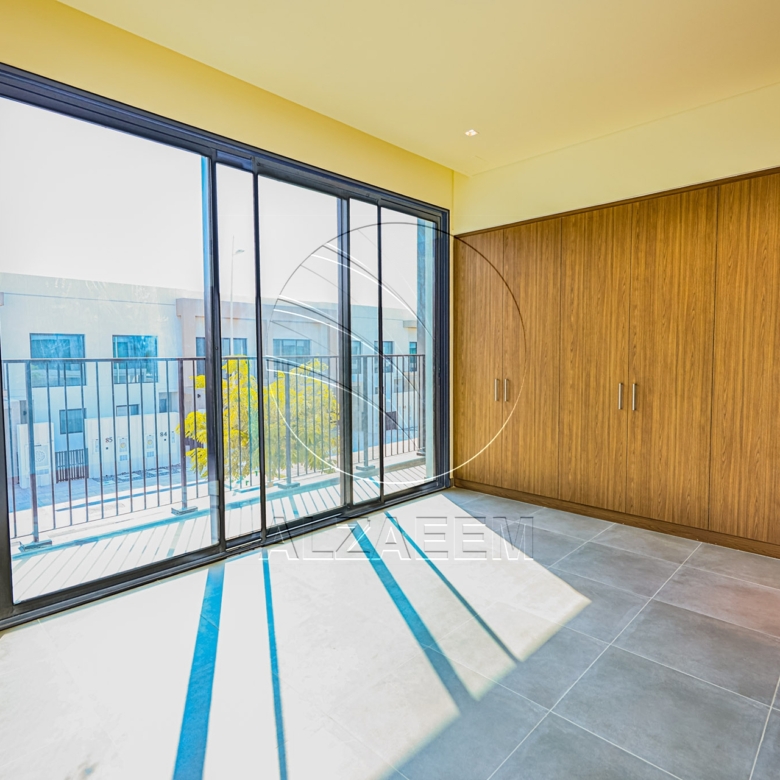 HOT! Single Row – Mid Unit | VACANT