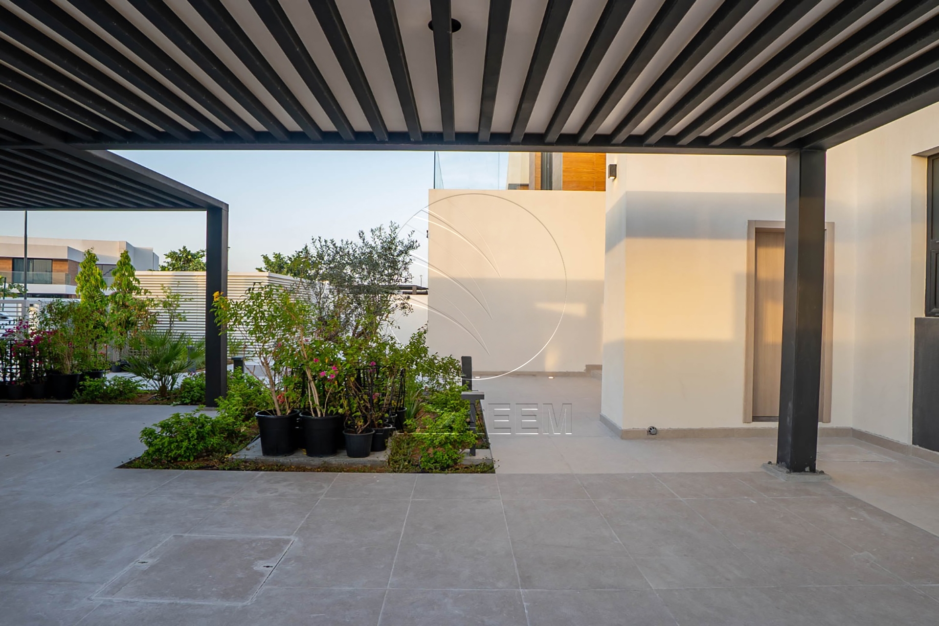 High Quality Upgraded Villa | Single Row | VACANT