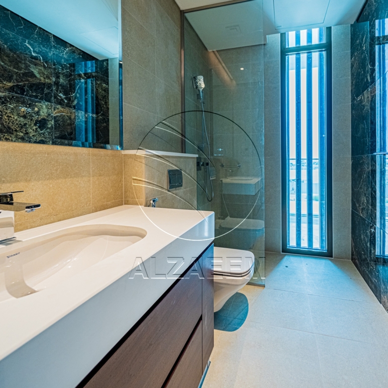 VACANT Exclusive V-5 SELECT | Partial Sea View
