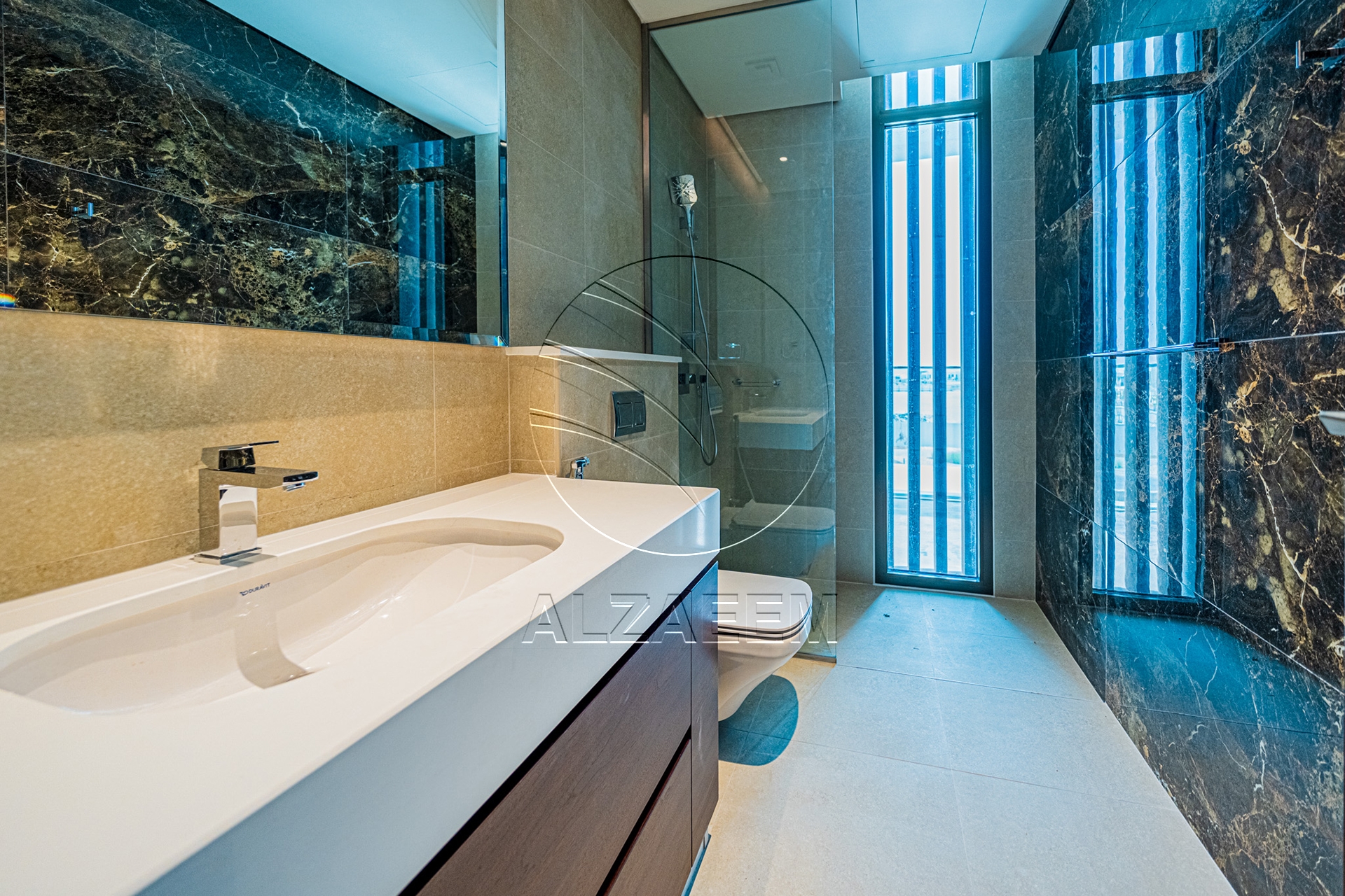 VACANT Exclusive V-5 SELECT | Partial Sea View