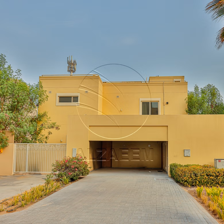 √ Private Pool | Type A | Tenanted | CORNER √