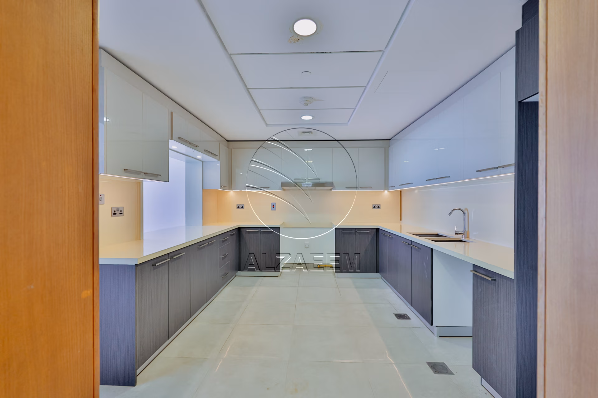 √ Luxurious Sea View Simplex Townhouse | VACANT √