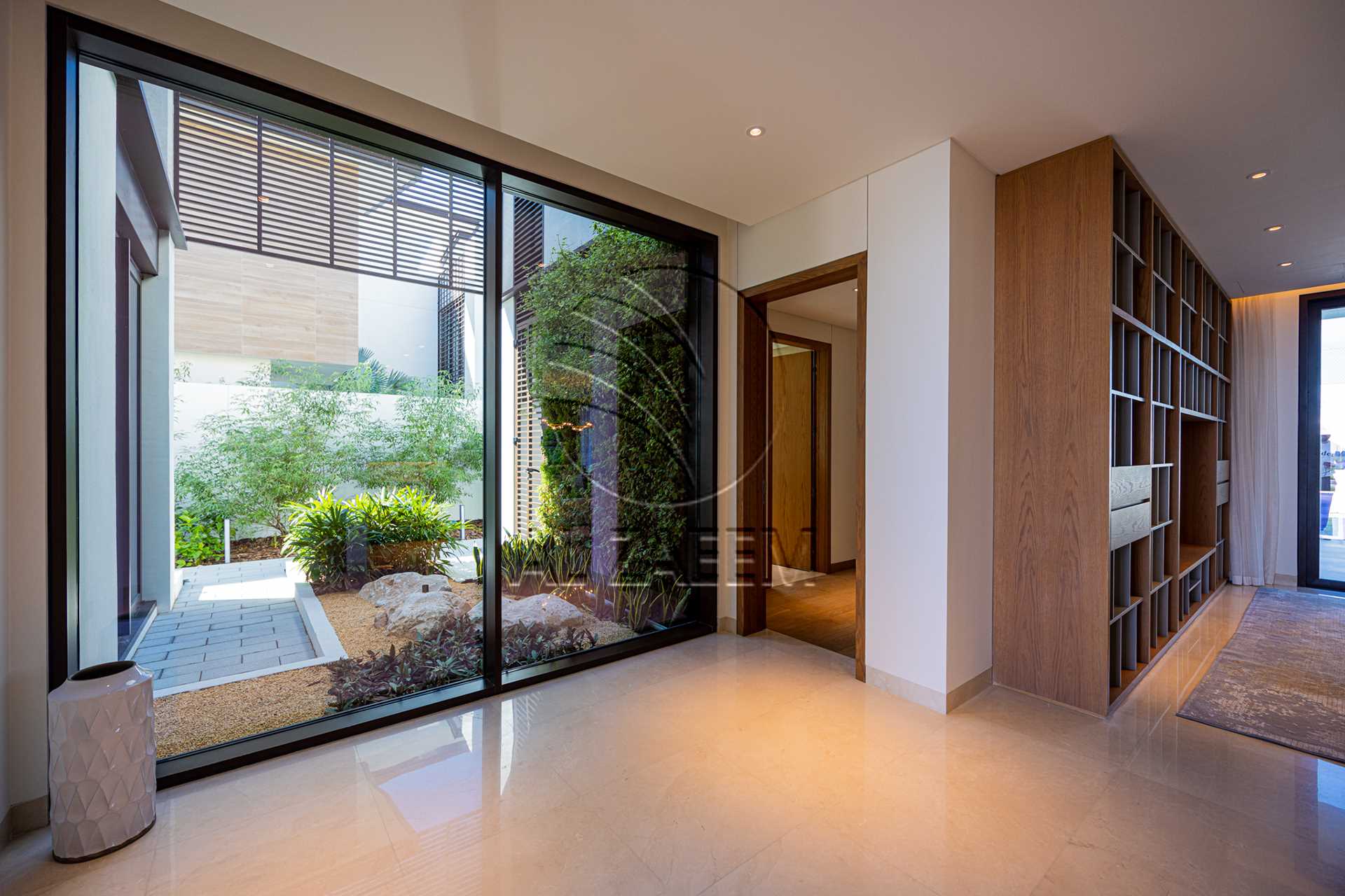 Alsidr | High Ceiling | Single Row Corner