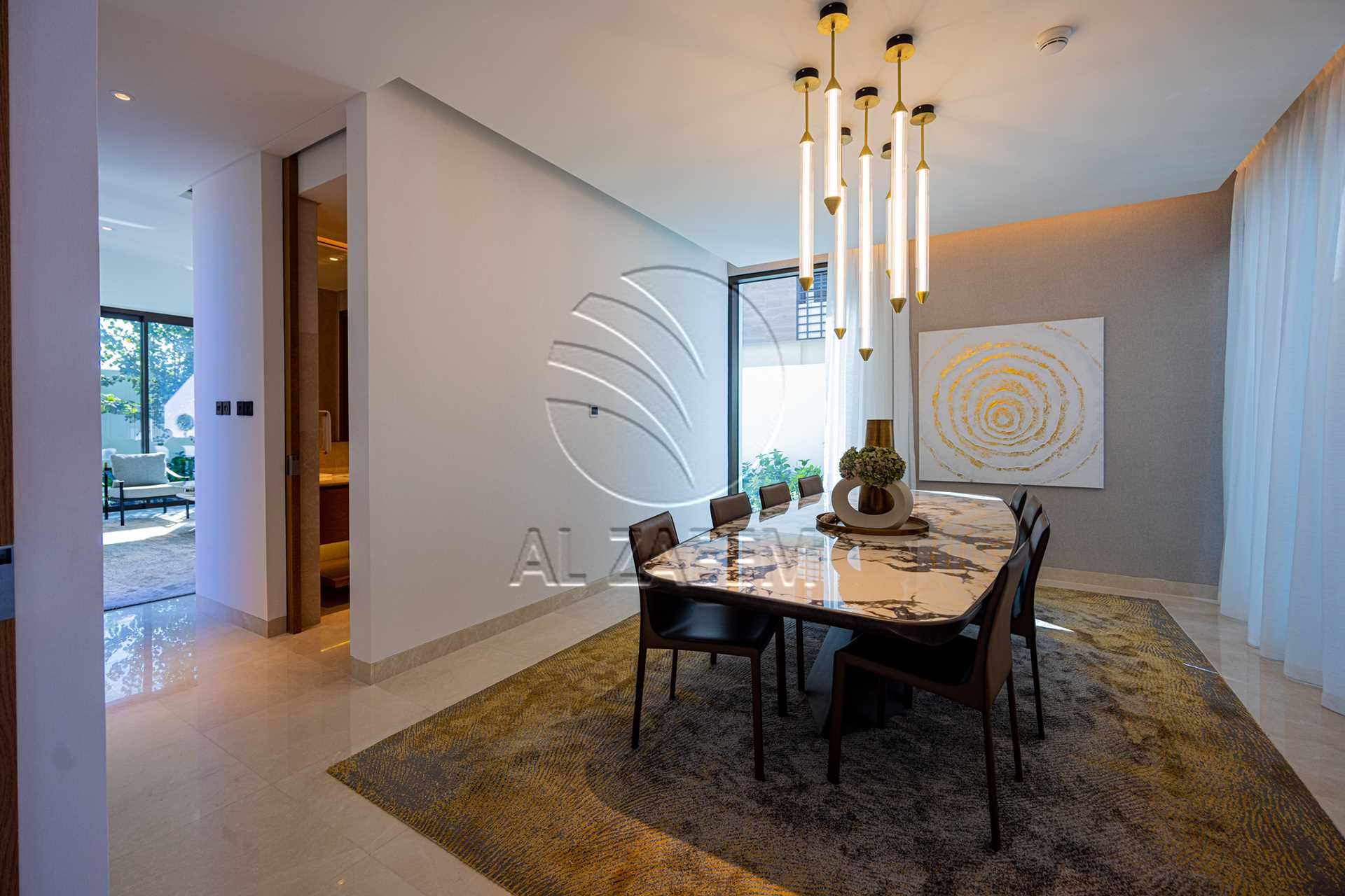 √Luxury Living | High Ceiling | Single Row Corner√
