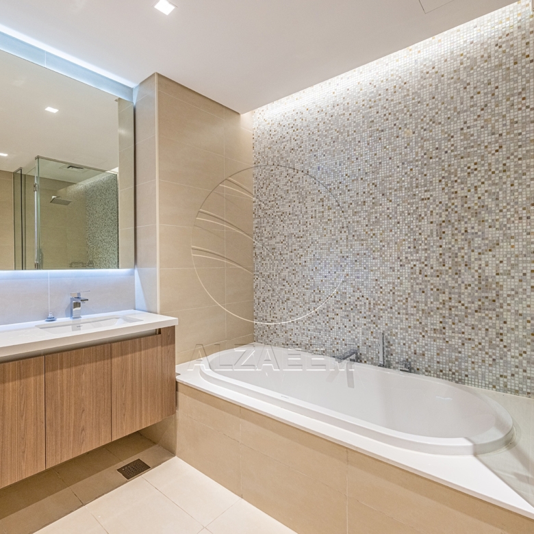 Huge Corner Unit | VACANT | Steps from the Park