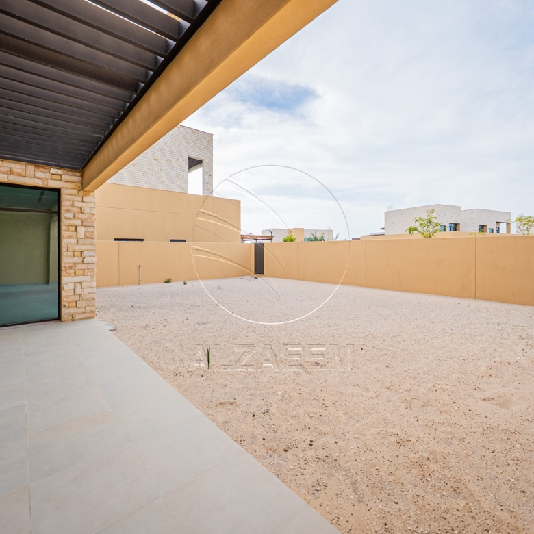 Single Row Villa | Huge Plot | Ready for Occupancy
