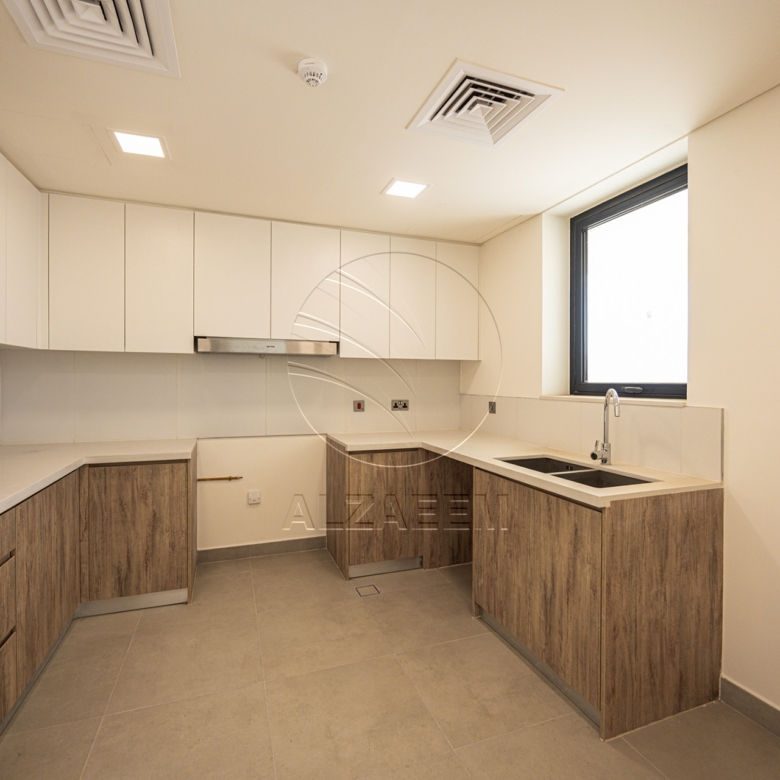 VACANT 3BR TH | Prime Location | FURNISHED!