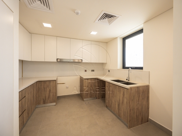 VACANT! 3BR TH | Prime Location | Modern Design