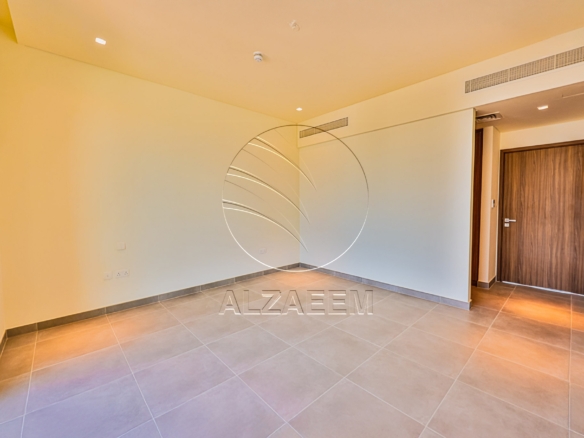 √ HOT! Single Row – Mid Unit | VACANT √