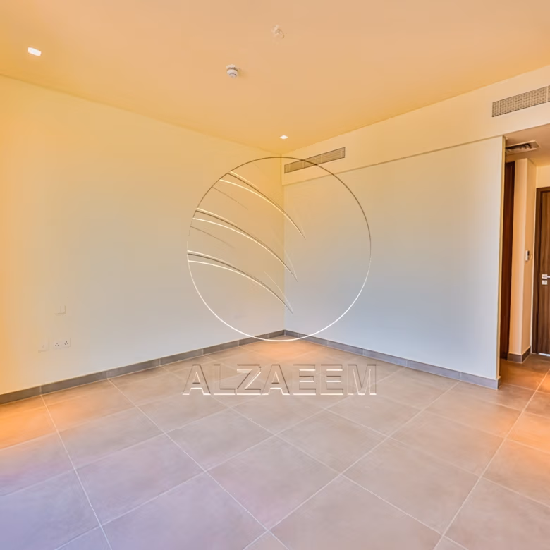 √ HOT! Single Row – Mid Unit | VACANT √