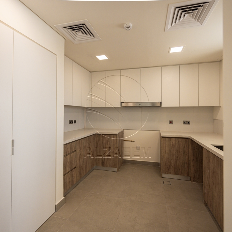 VACANT 3BR TH | Prime Location | FURNISHED!