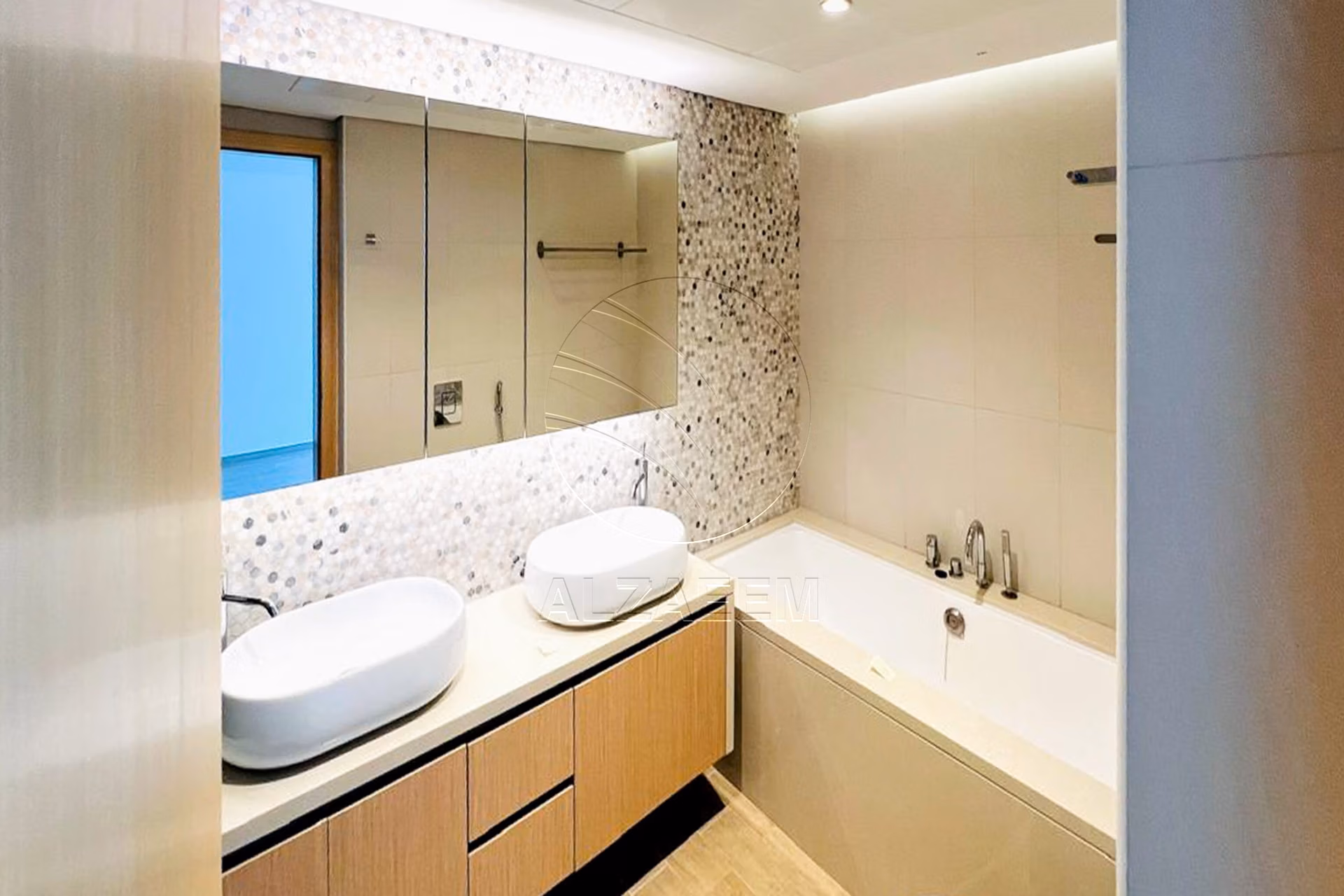 VACANT | High Floor | Partial Sea and Golf view