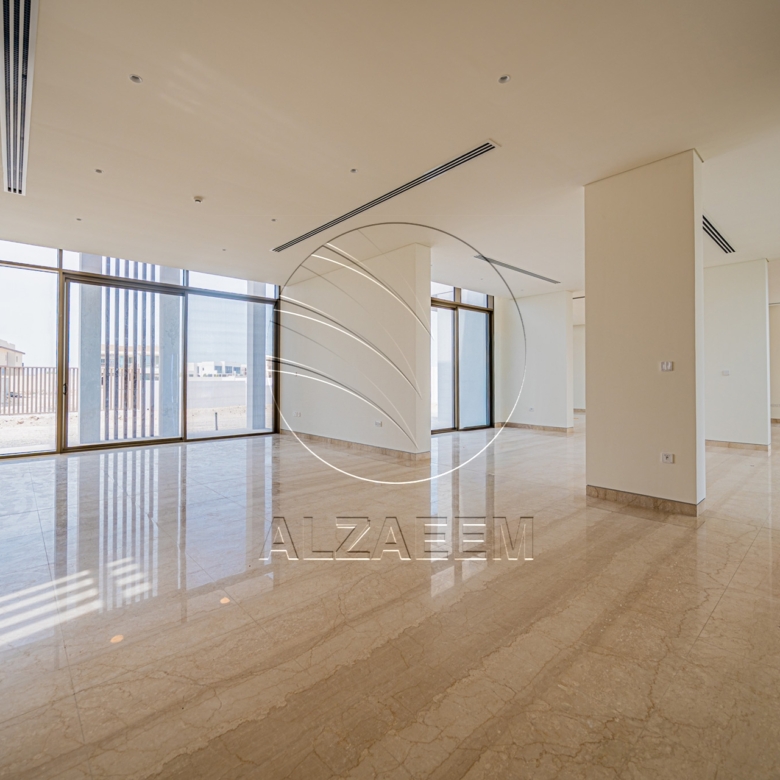 VACANT Exclusive V-5 SELECT | Partial Sea View