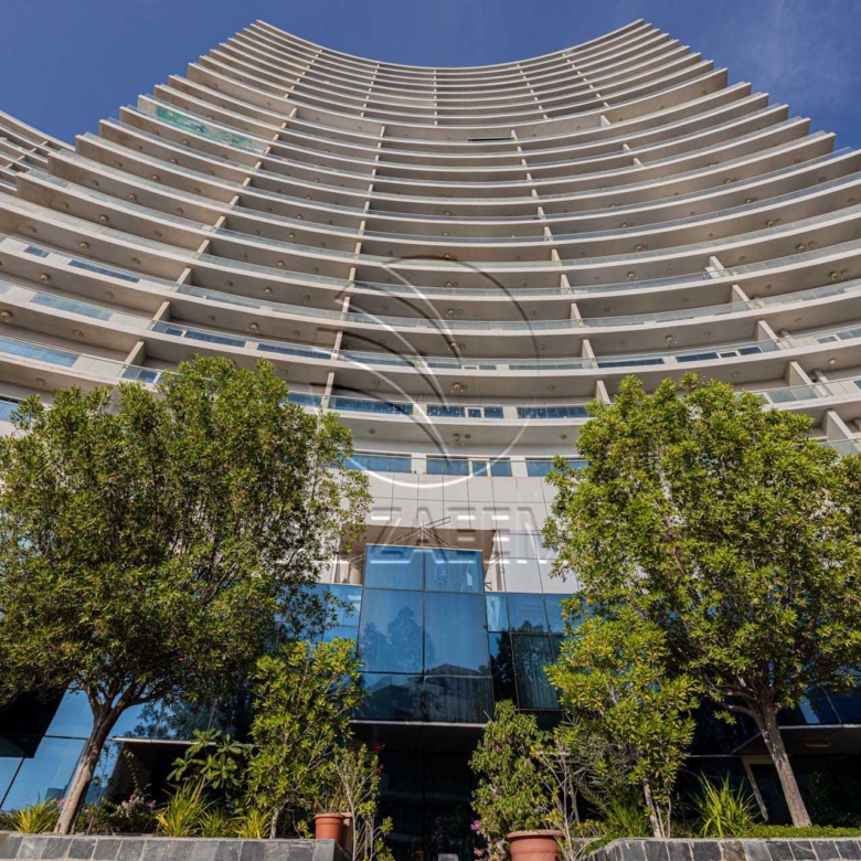 √Ideal for Business | Direct Access to Main Road√