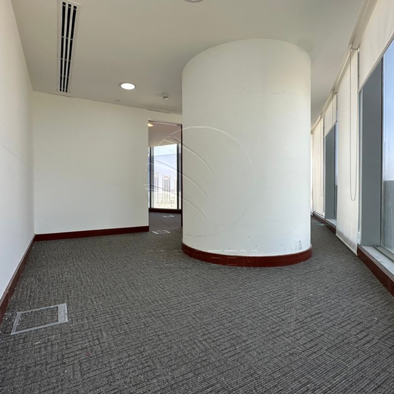 High Level Fitted Office Facing the Canal