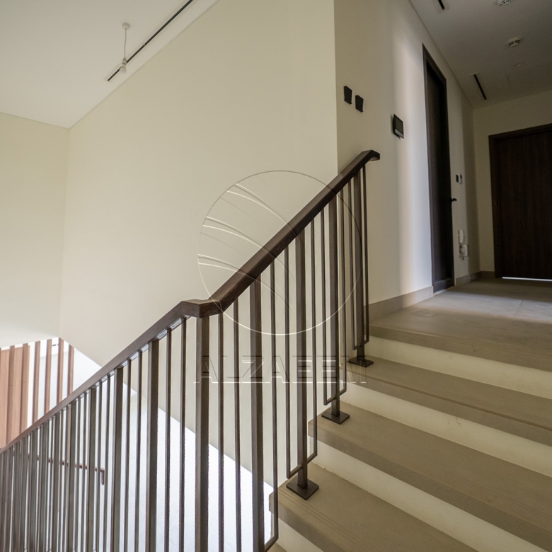 Single Row Villa | Huge Plot | Ready for Occupancy