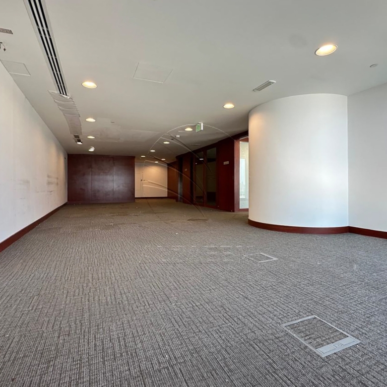 High Level Fitted Office Facing the Canal