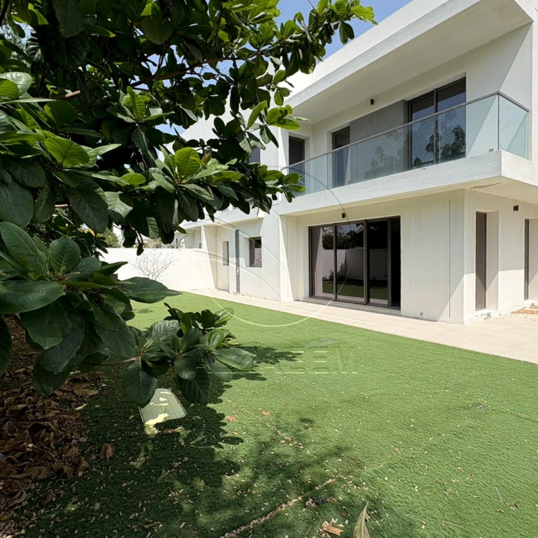 Single Row Corner | Ready to Move | PRIME LOCATION