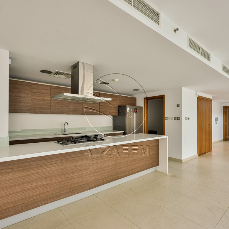 Waterfront | Spacious Deck overlooking the Marina