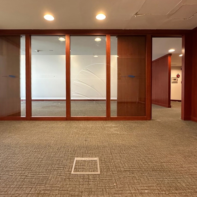 High Level Fitted Office Facing the Canal