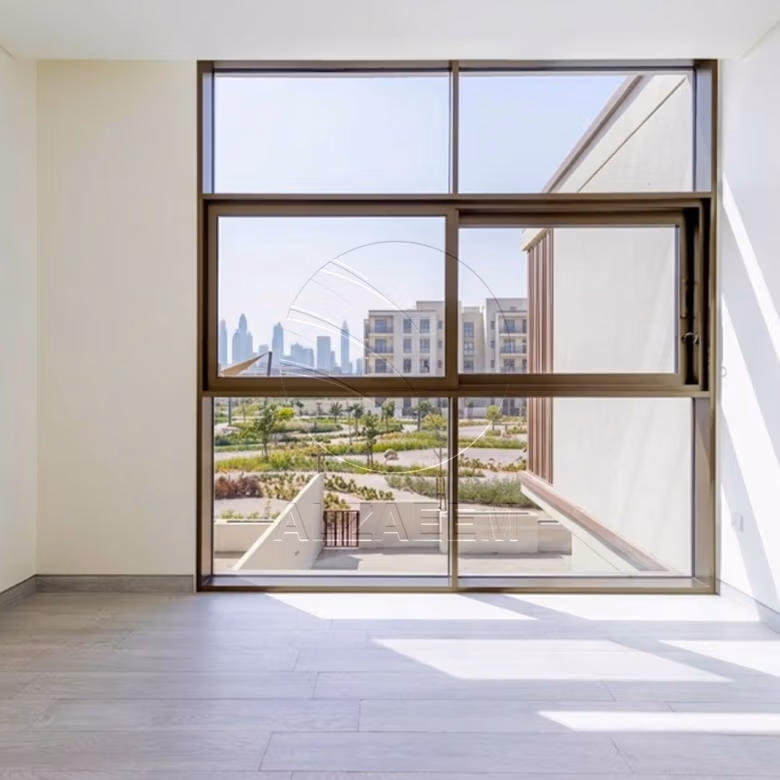 Single Row | Meticulously Landscaped |Next to Park