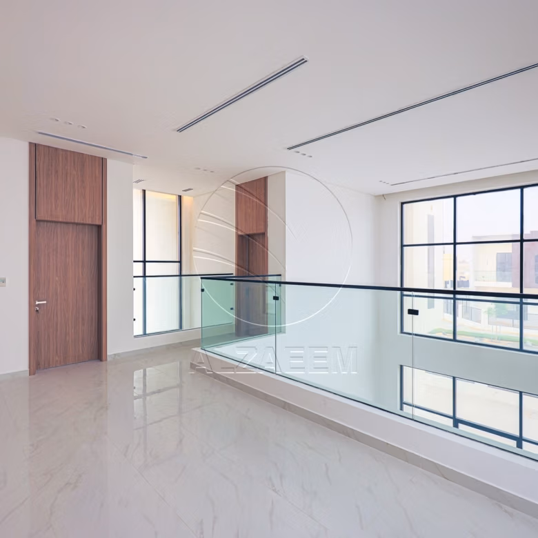Corner | High Quality Finishing| High Ceiling