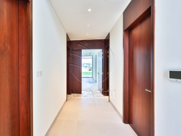 Landscaped Garden | Huge Plot | V4 Executive
