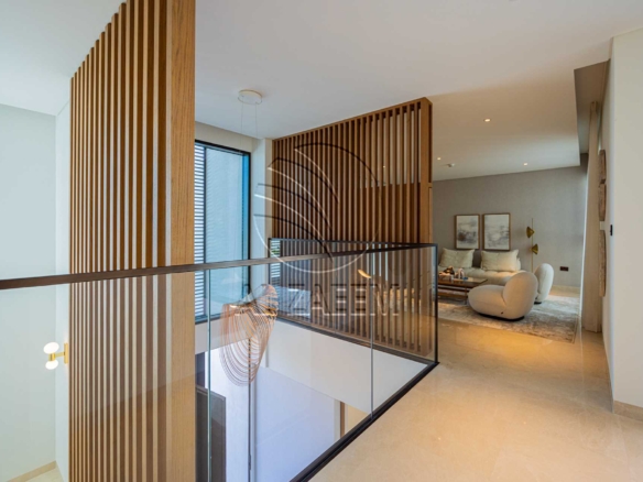 √Luxury Living | High Ceiling | Single Row Corner√