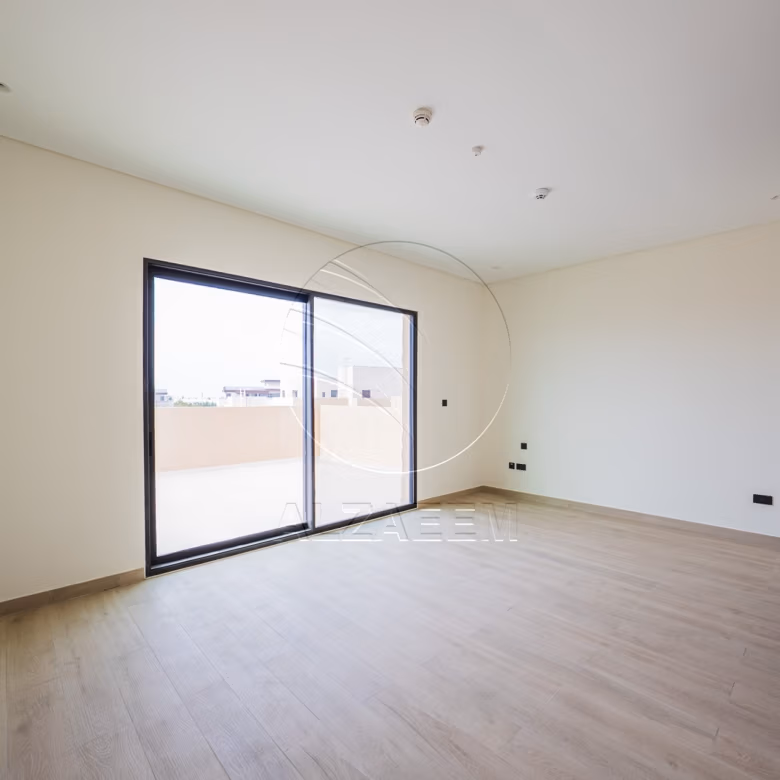 Single Row Villa | Huge Plot | Ready for Occupancy