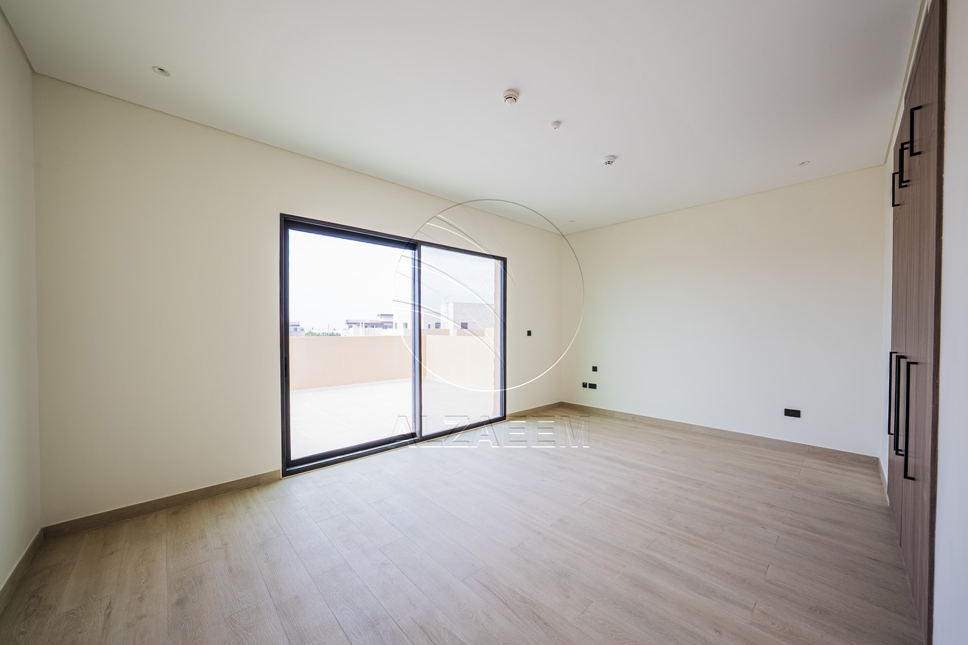Single Row Villa | Huge Plot | Ready for Occupancy