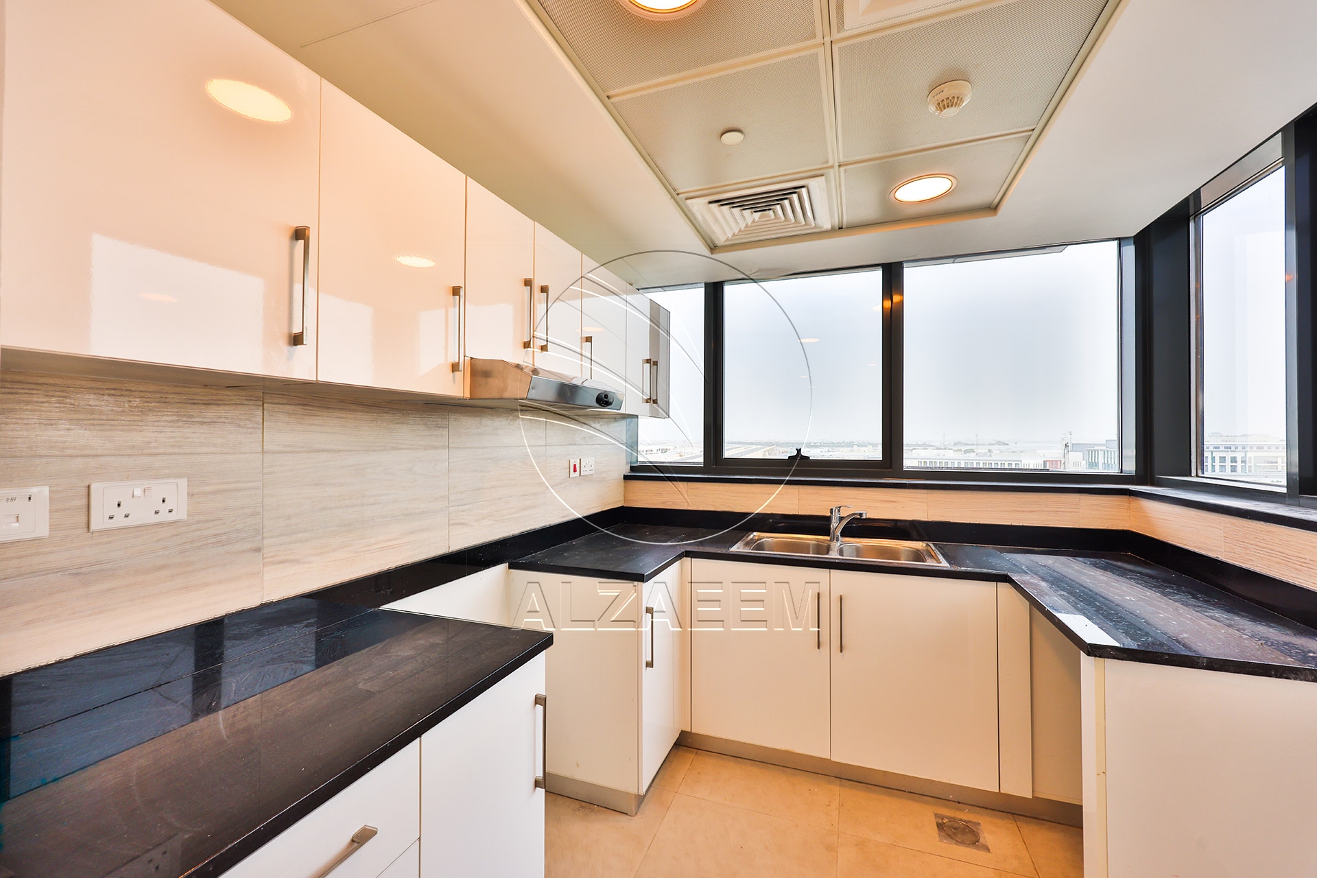 HOT DEAL! Corner Unit – Partial Sea View | Parking