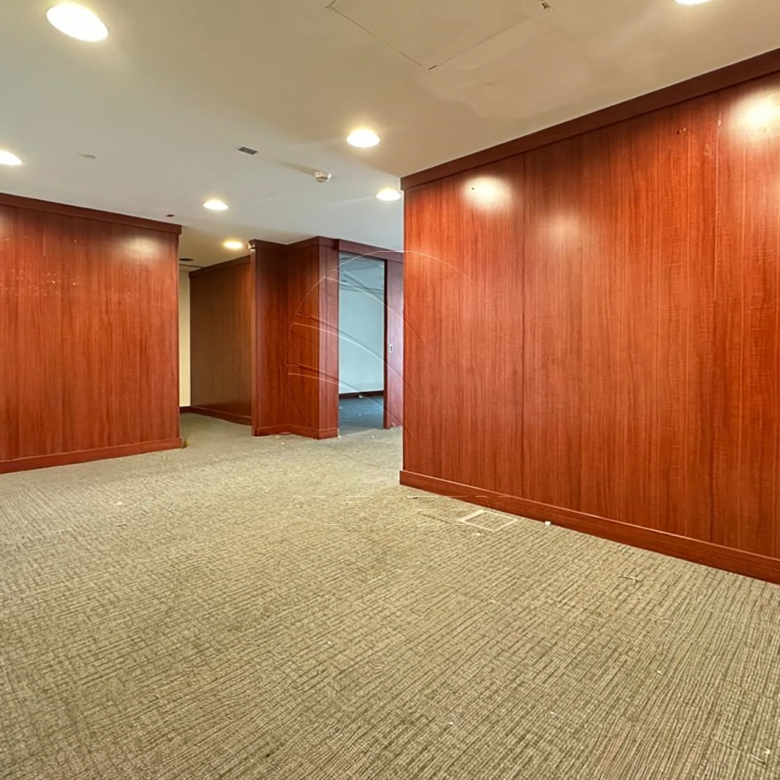 High Level Fitted Office Facing the Canal