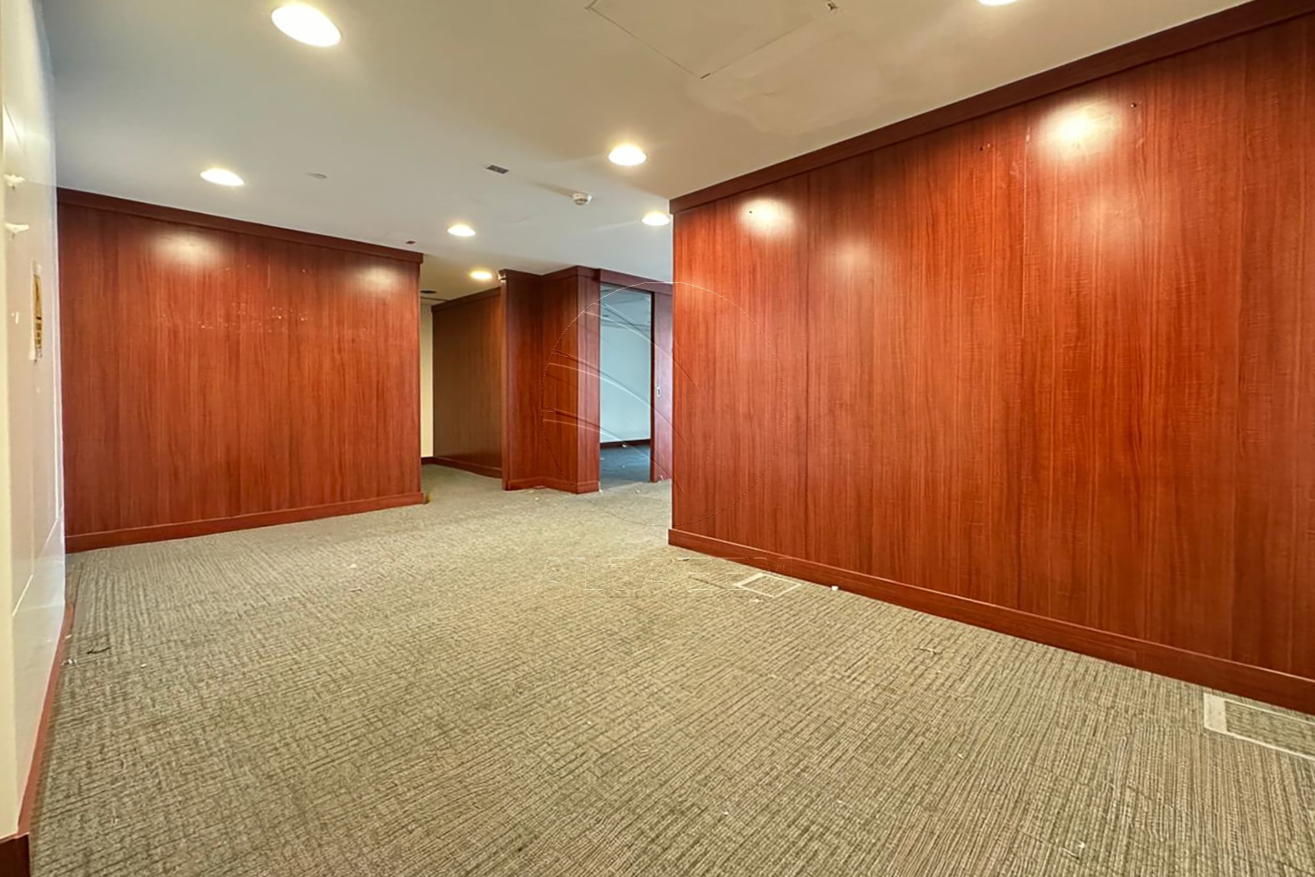 High Level Fitted Office Facing the Canal