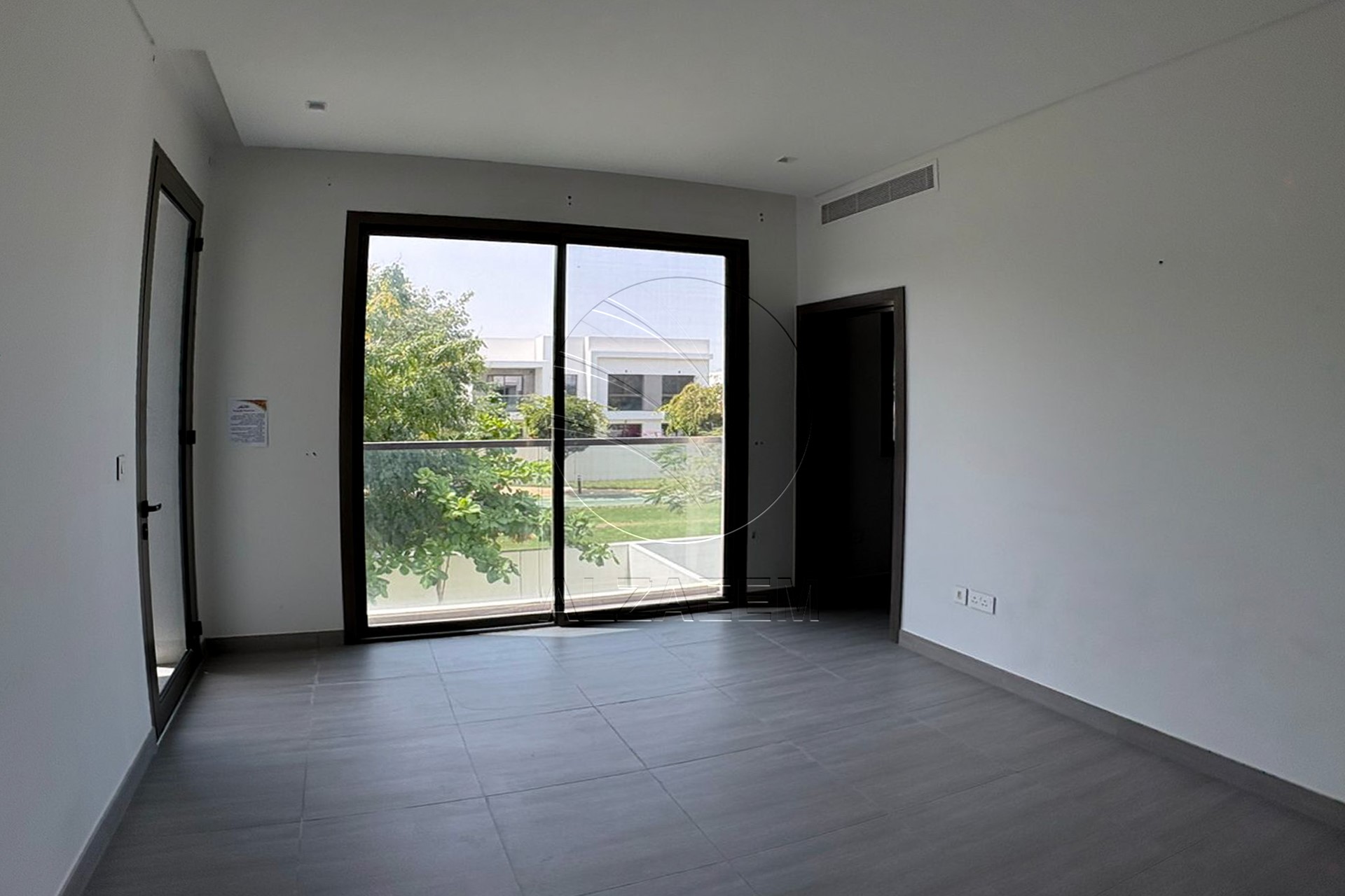 Single Row Corner | Ready to Move | PRIME LOCATION