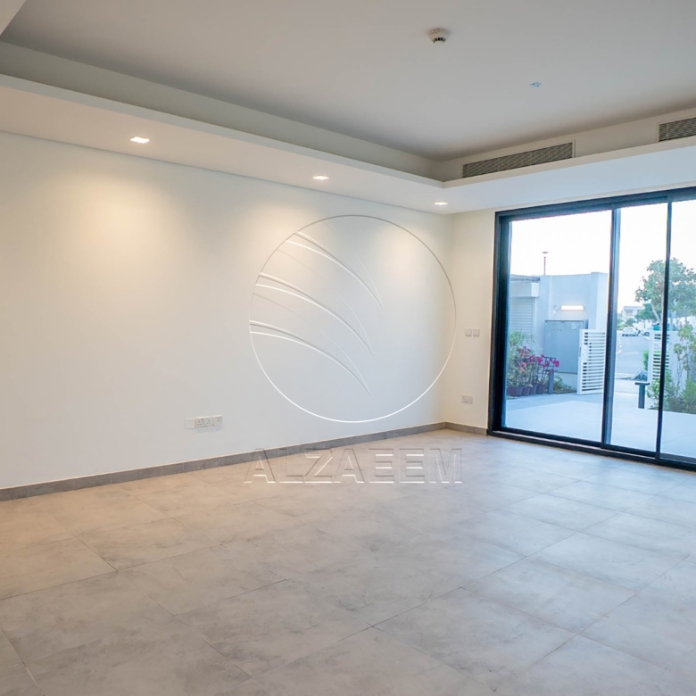 High Quality Upgraded Villa | Single Row | VACANT