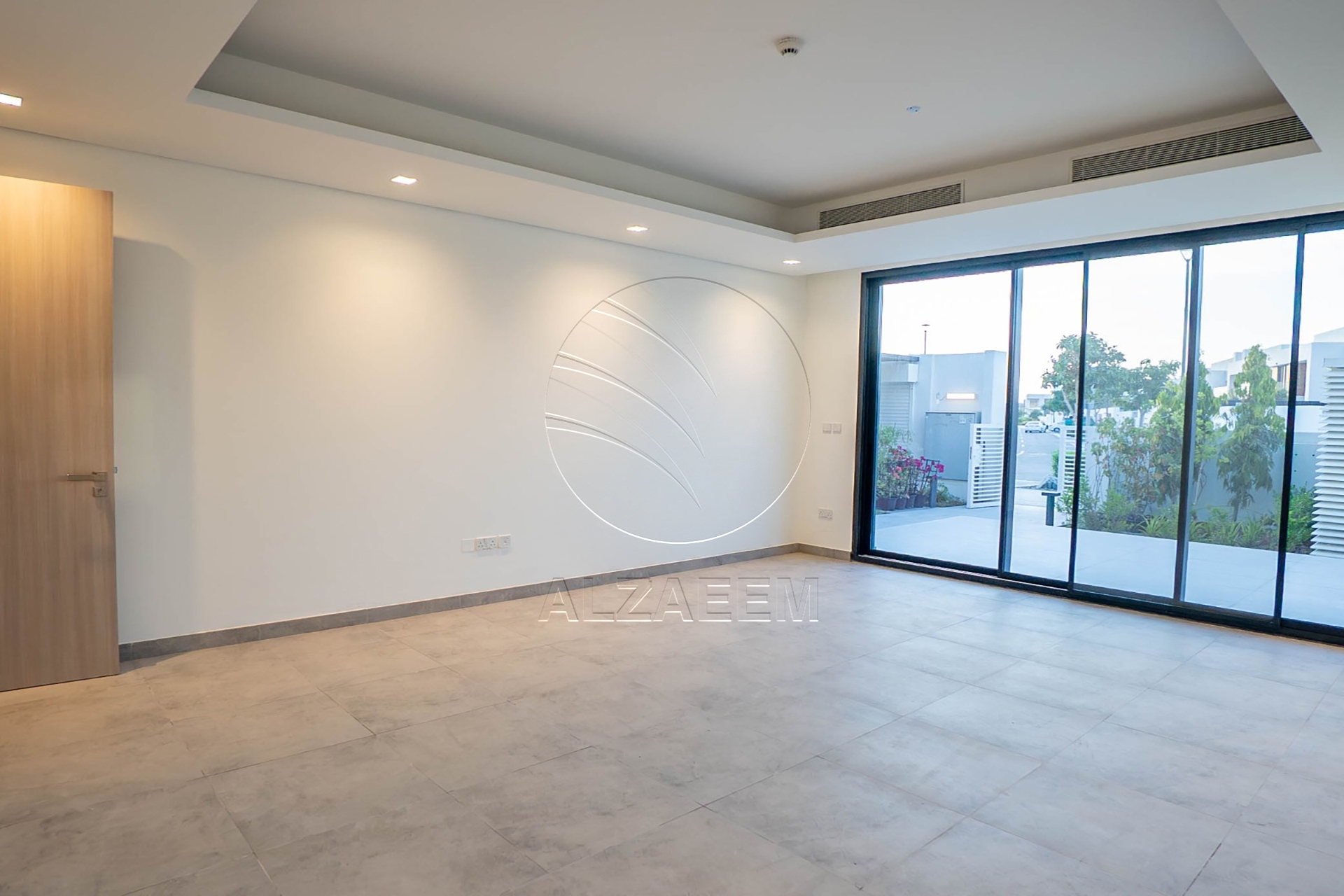 High Quality Upgraded Villa | Single Row | VACANT