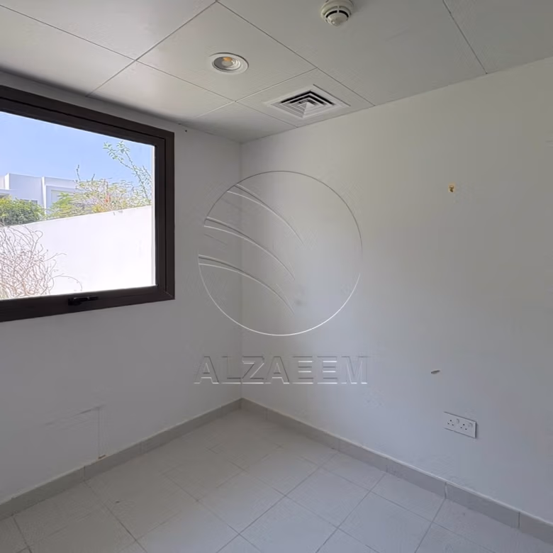 Single Row Corner | Ready to Move | PRIME LOCATION