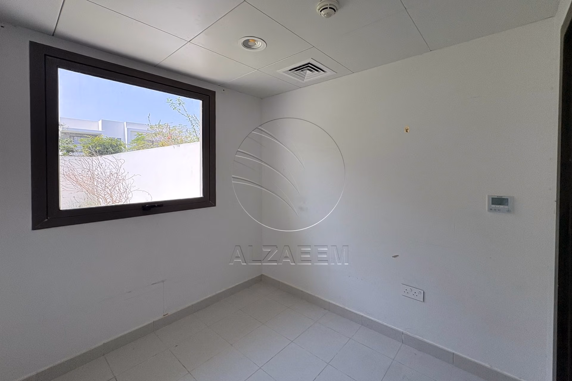 Single Row Corner | Ready to Move | PRIME LOCATION