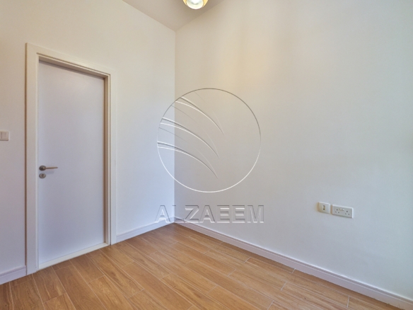 VACANT UNIT | Premium Location | Road View