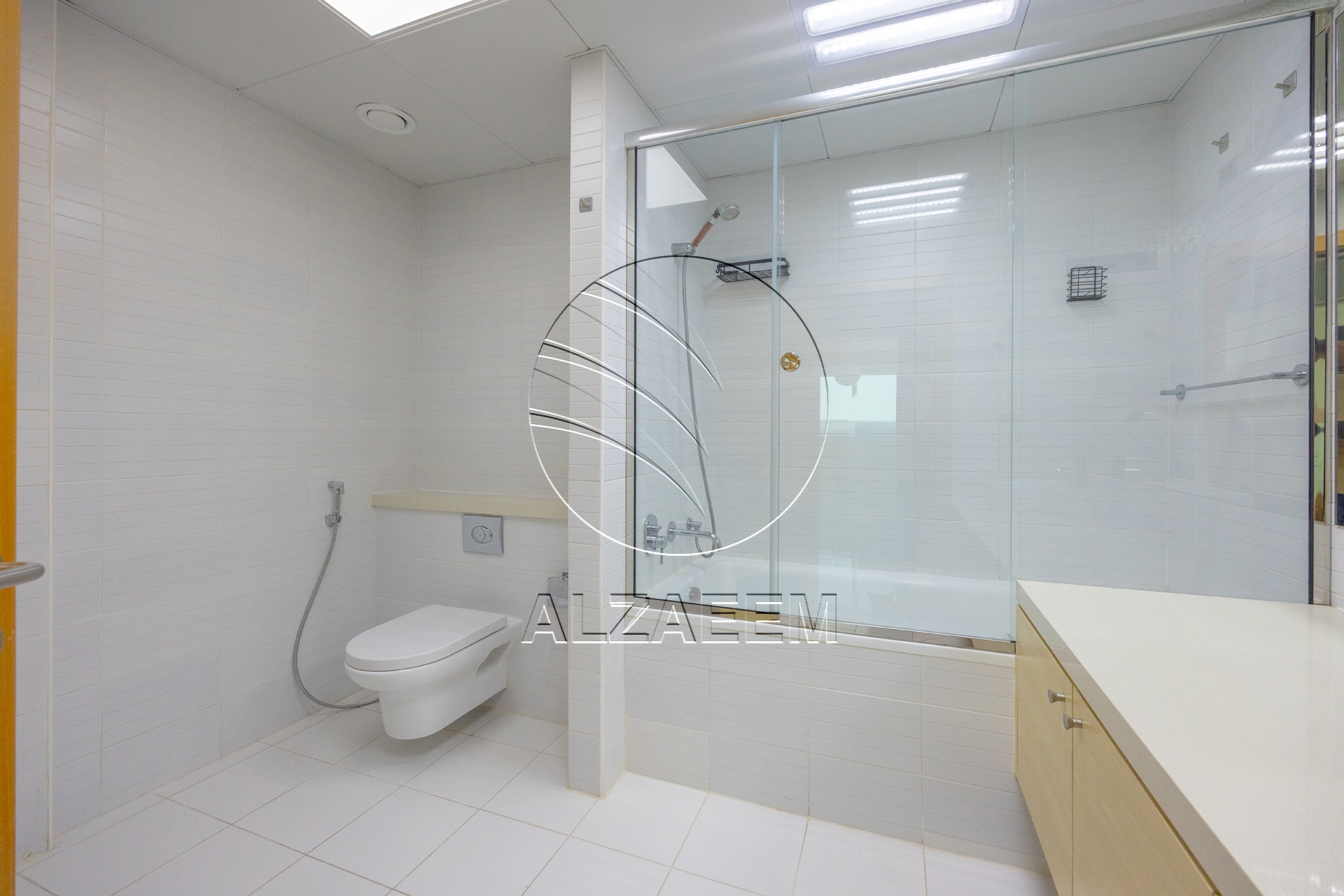 Vacant | Fully renovated unit | Sea View