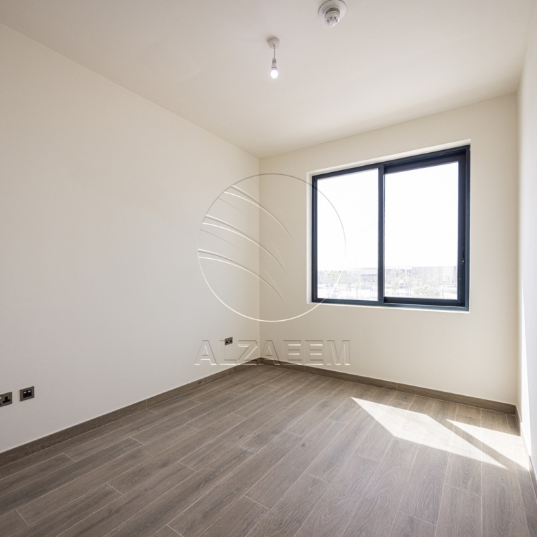 VACANT 3BR TH | Prime Location | FURNISHED!